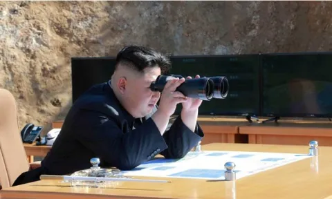 Kim Jong-un là người trực tiếp giám sát vụ phóng hỏa tiễn mới nhất