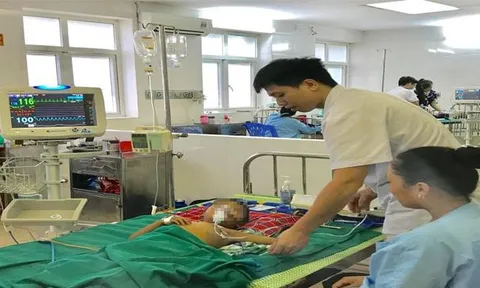 Nghệ An: Bé trai 5 tuổi nguy kịch sau khi uống thuốc lá để chữa sốt