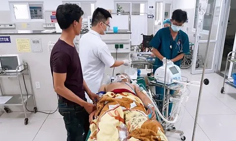 Mở hầm lạnh trữ cá trên tàu, 1 người chết, 4 người nguy kịch vì ngộ độc khí