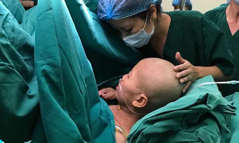Ca sinh mổ hi hữu của người mẹ mắc ung thư nghị lực