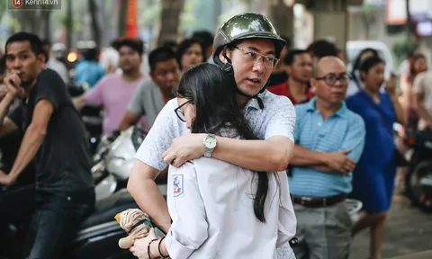 Sĩ tử Hà Nội chính thức bước vào kỳ thi tuyển sinh lớp 10, căng thẳng hơn thi đại học