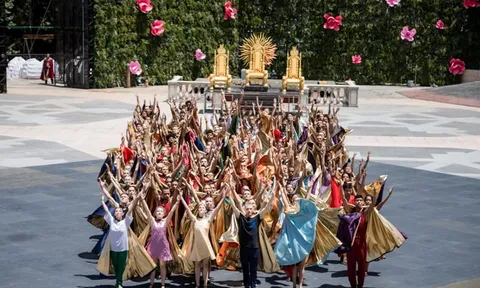 Bên trong show diễn 100 tỷ đồng Vũ hội ánh dương tại Bà Nà Hills
