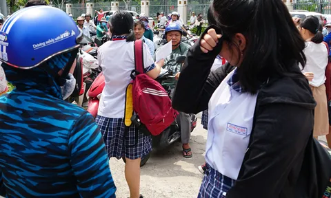Nhiều thí sinh 'lắc đầu' với đề thi Toán lớp 10 ở Sài Gòn