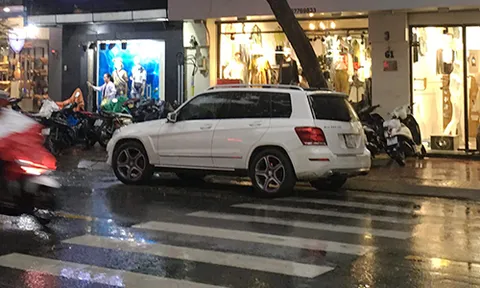Gần 20 thanh niên vây đánh nhóm người đi ôtô Mercedes ở Sài Gòn