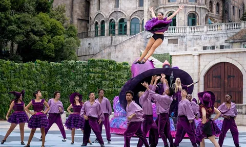 Khán giả phấn khích với thế giới siêu thực trong show 'Vũ hội Ánh dương'