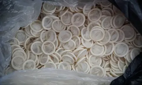 Phát hiện băng nhóm sản xuất bao cao su giả trị giá hơn 6 tỉ đồng