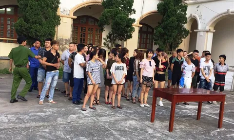 Mở tiệc sinh nhật bằng ma túy trong quán karaoke, 45 thanh niên bị tạm giữ
