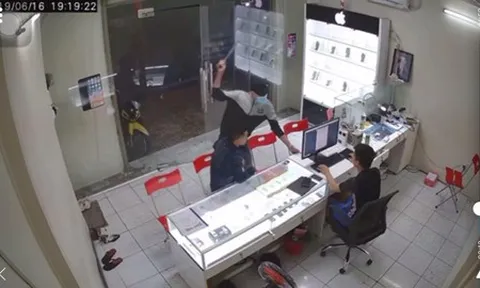 Truy bắt đối tượng dùng hung khí chém chủ cửa hàng điện thoại ở Sài Gòn