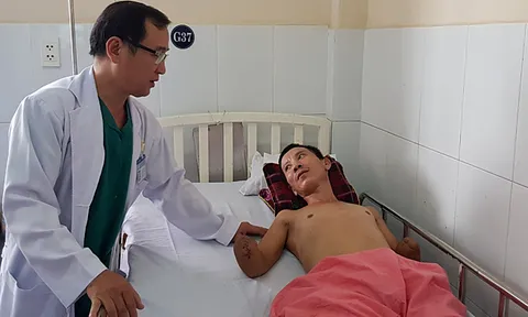 Hai thanh niên phải cắt bỏ tứ chi vì bị điện cao thế giật