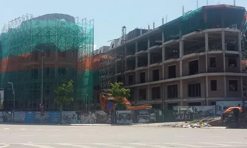 Nam công nhân khoan bê tông trượt chân ngã từ tầng 5 xuống thiệt mạng