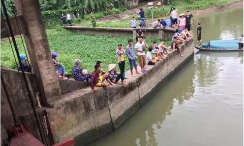 Tìm thấy thi thể 2 bà cháu bị lật thuyền trong đêm ở Hải Dương