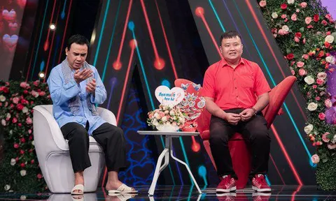 Mừng đám cưới tình cũ 1 tháng lương, chàng Phó phòng khiến bạn gái mới 'tái mặt'