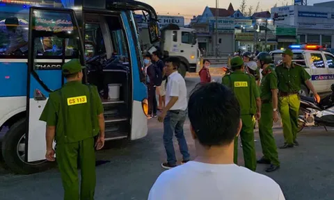 Truy tìm hai kẻ nghi 'ngáo đá' chặn xe khách cướp tài sản