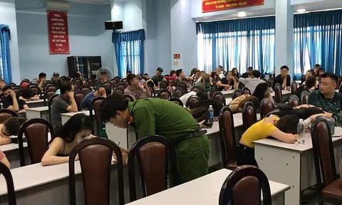 TP HCM: Đột kích quán bar, phát hiện hàng chục nam nữ dương tính với ma túy
