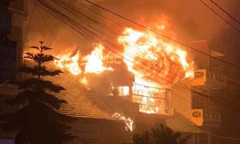 Cháy lớn ở thị trấn Sapa, hàng trăm du khách hoảng loạn