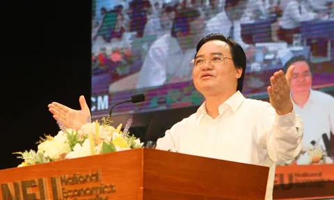 Bộ trưởng Phùng Xuân Nhạ băn khoăn khi nhiều trường chỉ chăm đầu vào bỏ ngỏ đầu ra