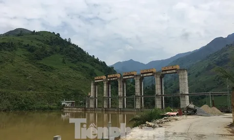 Nhà máy thủy điện nghìn tỷ xây dựng không phép ở Lào Cai