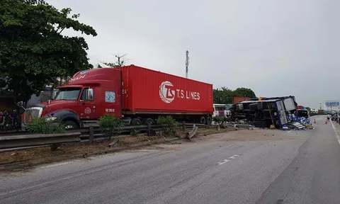 Hải Dương: Đứng xem tai nạn, 6 người bị xe tải lao vào đâm tử vong trên Quốc lộ 5