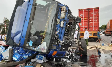 Vụ xe tải lật đè chết 5 người ở Hải Dương: Tài xế không say rượu, chạy 65km/h