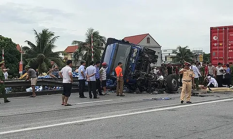 Tạm giữ tài xế xe tải lật, đè chết 5 người ở Hải Dương