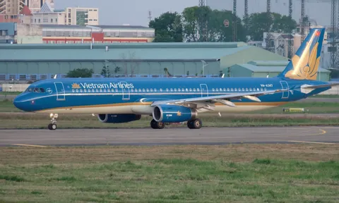 Vietnam Airlines hạ cánh khẩn để cấp cứu khách chảy máu ở ngực