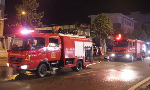 Nổ bình gas quán nhậu, hàng chục người hoảng loạn tháo chạy