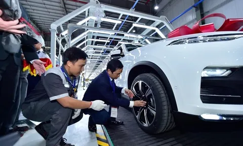 VinFast bàn giao Lux A2.0 và Lux SA2.0 đầu tiên cho khách hàng