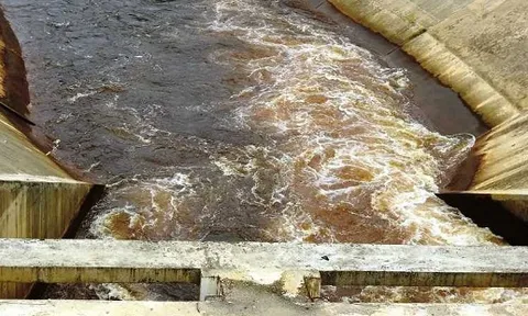 Nguyên nhân nước chuyển màu bất thường tại công trình thủy lợi ngàn tỉ ở Hà Tĩnh