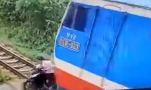 Quảng Bình: Người phụ nữ băng qua đường ray bị tàu hỏa đâm tử vong