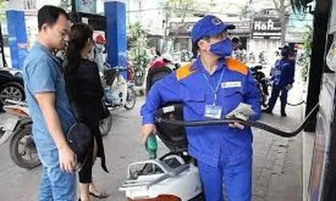 Giá xăng giảm hơn 300 đồng/lít từ chiều ngày 1/8