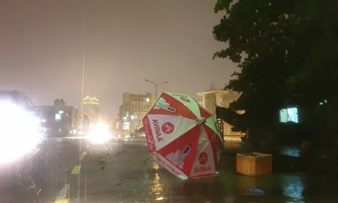Bão số 3 đổ bộ: TP. Móng Cái, Quảng Ninh mưa lớn, gió giật mạnh cấp 7-8