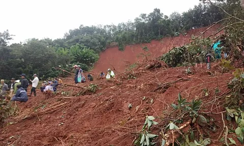 Đắk Nông: Sạt lở đất kinh hoàng, vùi lấp gia đình có 3 người