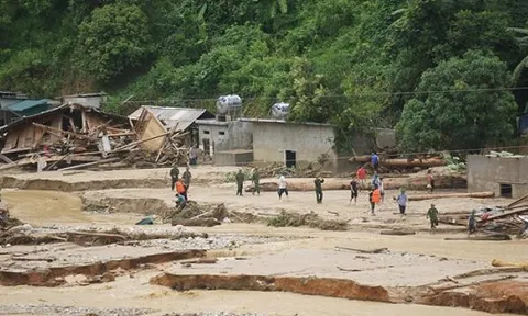Tìm thấy thi thể 2 nạn nhân trong gia đình có 6 người bị lũ cuốn trôi ở Thanh Hóa
