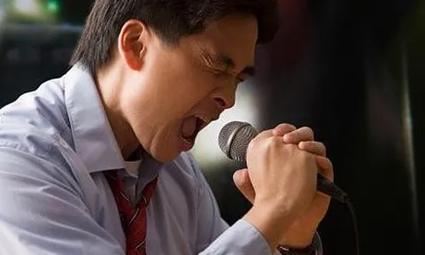Liên tục lên nốt cao khi hát karaoke, cụ ông 65 tuổi bị xẹp phổi