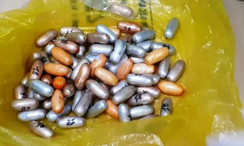 Bắt đối tượng nuốt 1,6kg cocain vào bụng để lọt qua 3 quốc gia bị phát hiện ở Tân Sơn Nhất