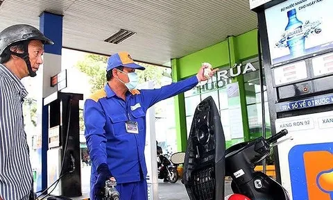 Giá xăng có thể giảm 400 đồng/lít từ hôm nay