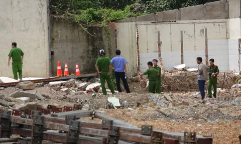 Tháo dỡ nhà xưởng bức tường bất ngờ đổ sập, hai công nhân tử vong tại chỗ