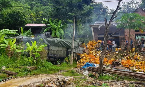 Xe chở bia mất lái lao vào nhà dân làm 2 người chết tại chỗ