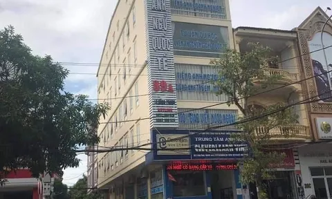 Thầy giáo nước ngoài rơi từ tầng 4 trung tâm Anh ngữ xuống đất tử vong