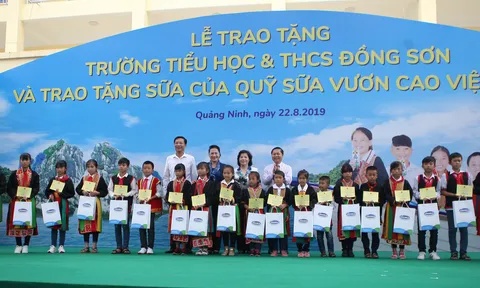 Lễ trao tặng Trường Tiểu học & THCS Đồng Sơn và Quỹ sữa Vươn cao Việt Vam trao tặng sữa cho trẻ em tỉnh Quảng Ninh