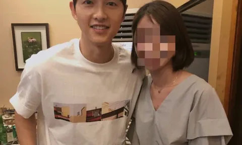 Song Joong Ki điển trai xuất hiện cùng cô gái lạ sau ly hôn