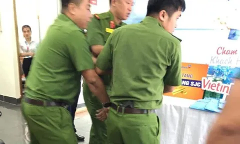 Bắt giữ nam thanh niên cầm kiếm xông vào ngân hàng Vietinbank cướp tiền