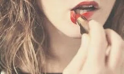 Là đàn bà, hãy hư vừa đủ để thấy cuộc đời thật nhiều ý nghĩa