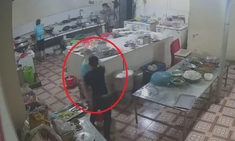 Bắt được kẻ tạt axit nữ nhân viên phụ bếp ở Hòa Bình