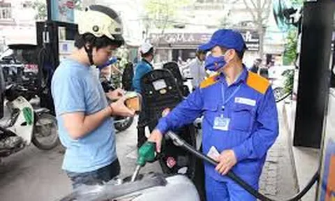 Giá xăng giảm lần thứ 3 liên tiếp ngay trước kỳ nghỉ lễ 2/9