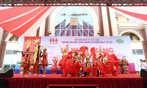 Trường ĐH Kinh doanh và Công nghệ Hà Nội tưng bừng tổ chức Lễ khai giảng chào đón Tân sinh viên khóa 24 (Năm học 2019 - 2020)