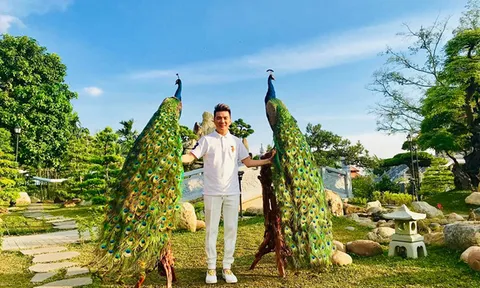 Đàm Vĩnh Hưng mang lễ 'độc' đến cúng Tổ tại đền thờ của Hoài Linh