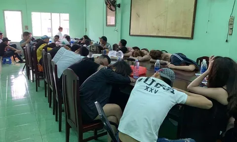 TP.HCM: Đột kích quán bar 386, tạm giữ 85 dân chơi có biểu hiện phê ma túy