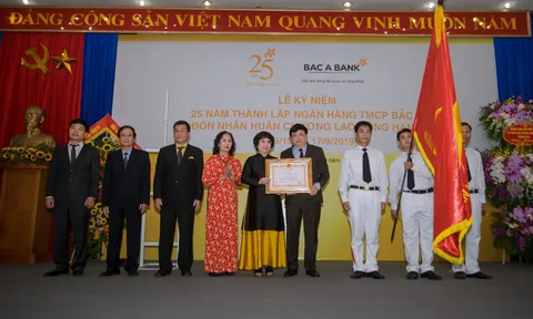 BAC A BANK kỷ niệm 25 năm thành lập và đón nhận huân chương lao động hạng ba