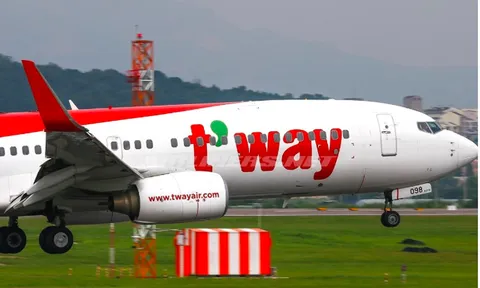 Máy bay Hàn Quốc xin hạ cánh khẩn xuống Tân Sơn Nhất sau tiếng động lớn